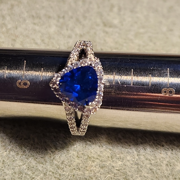 Trillion blue stone ring - Picture 5 of 5